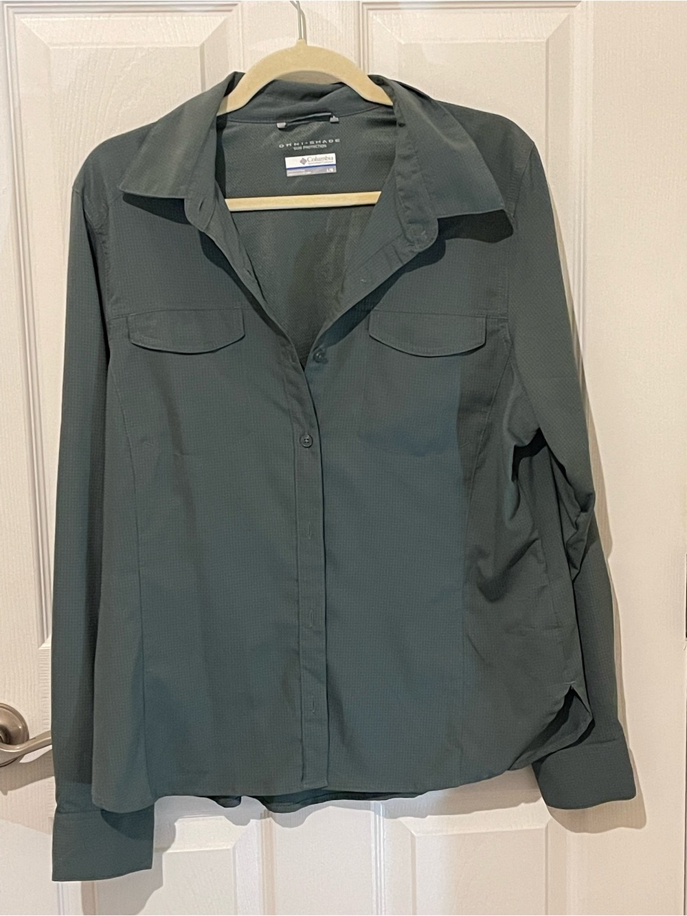 Columbia Women's Olive Green Long-Sleeve Button-Down Shirt